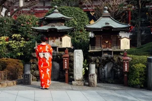 How to Bow in Japan: A Traveler’s Guide to Greeting Etiquette