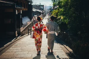 Decoding Japanese Social Etiquette: A Guide for Travelers